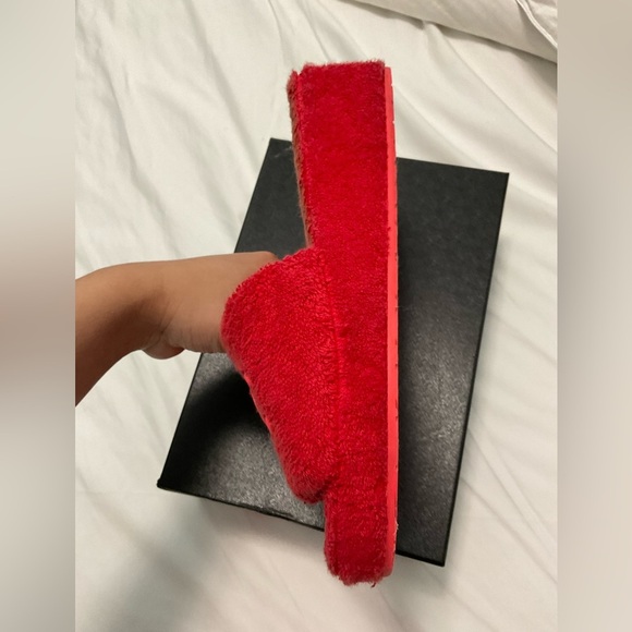 Chanel 2022 Interlocking CC Logo Slides red - Picture 13 of 15